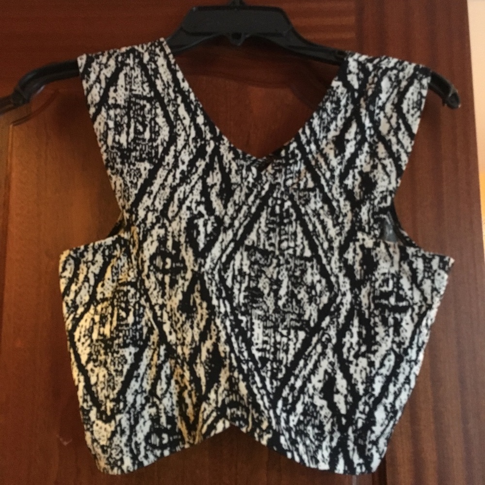 En Creme Crop Top